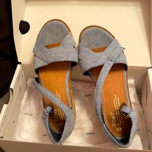 Womens Tom’s platform denim sandals